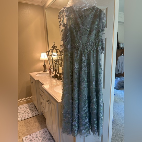 Mac Duggal light Green Puff Sleeve A-Line Dress size 12 - Picture 6 of 6